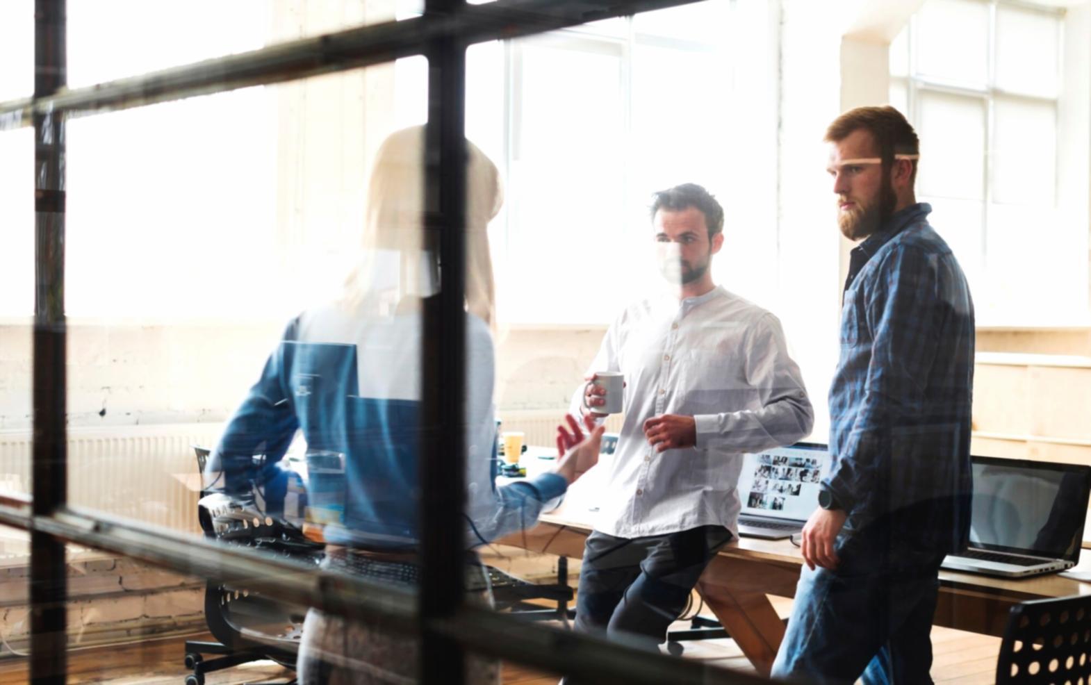 Modernes Bürogebäude mit Glasfassade in Bretzfeld